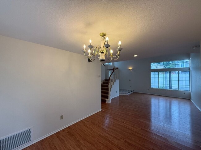 Building Photo - Beautiful 4B/2.5BA home in Carmel Mountain...