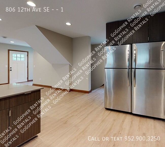 Foto del edificio - Modern 5 Bedroom Duplex Close to U of M Ca...