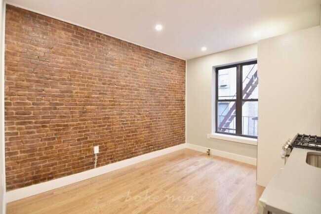 Building Photo - 121 Vermilyea Avenue
