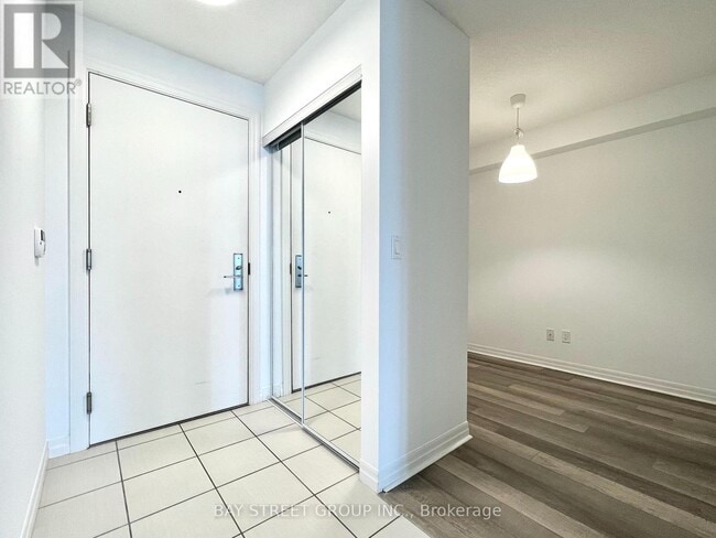 Building Photo - 275 Yorkland Rd