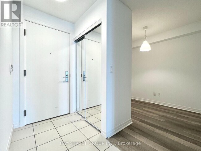 Photo du bâtiment - 275 Yorkland Rd