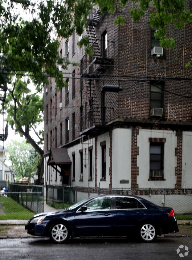 Building Photo - 158-10 Sanford Ave