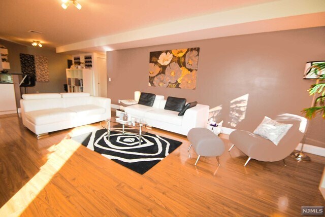 Foto del edificio - 633 Palisade Ave