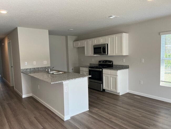 Building Photo - Beautiful 4 Bedroom Home with Huge yard!