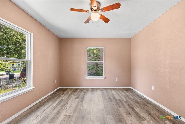 Building Photo - 906 Attas Ave