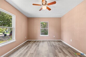 Building Photo - 906 Attas Ave