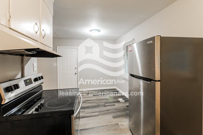 Foto del edificio - 2570 Greenleaf Dr
