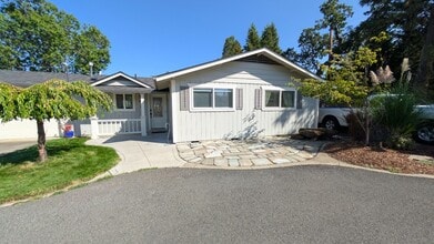 Building Photo - 490 G St