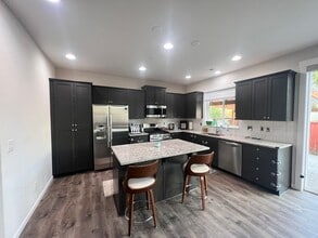 Building Photo - Beautiful Bothell Home!