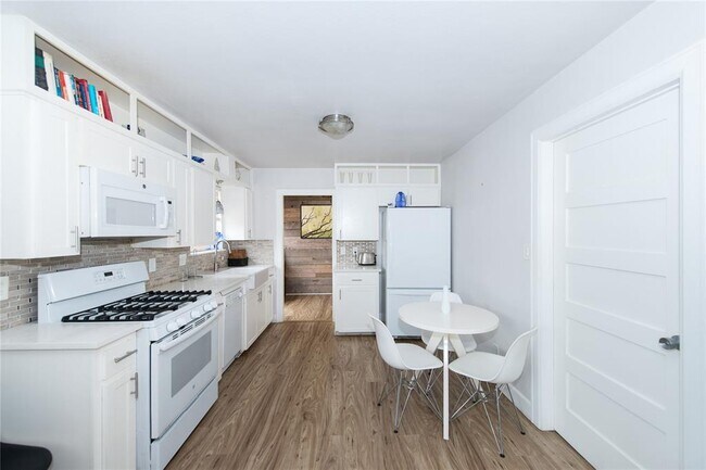 Foto del edificio - 1715 Taylor Gaines St