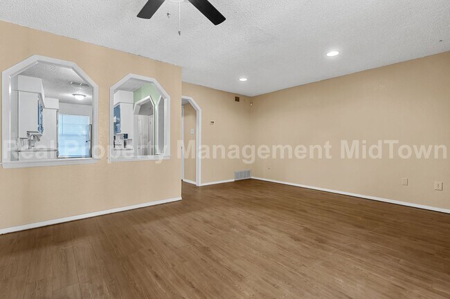 Foto del edificio - Spacious 2-Bedroom Duplex in South Fort Wo...
