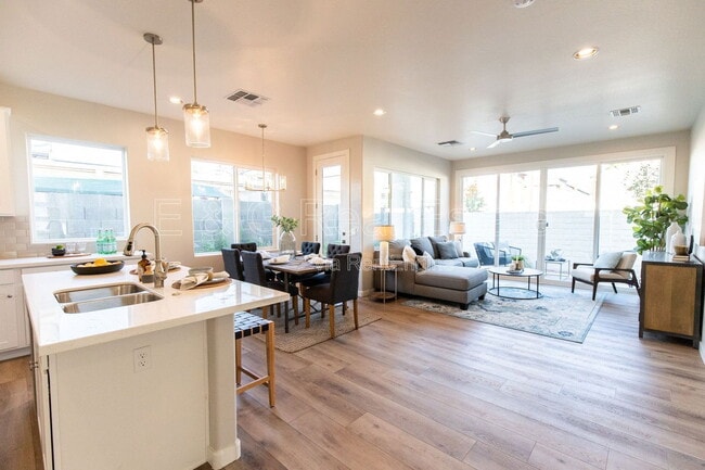 Foto del edificio - 3726 E Flower St