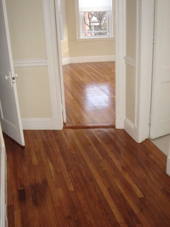 Photo - Renovated May 1 Studio NO FEE Heat HW inc Students ok  Seconds to Green line House