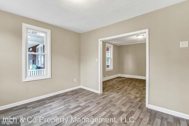 Building Photo - 1554 W Philadelphia St