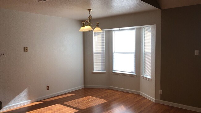Building Photo - RENT SPECIAL & PRICE REDUCTION - AVAILABLE...