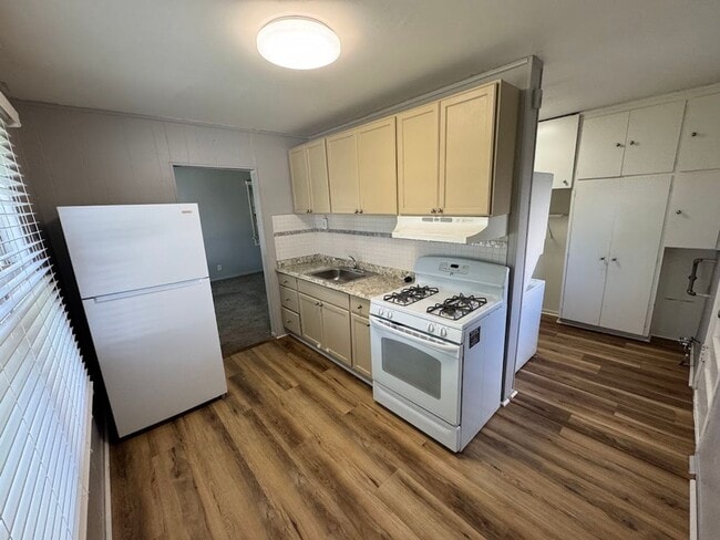 Building Photo - 2 bed 1 bath Ferndale ranch on a quiet, tree-lined street.