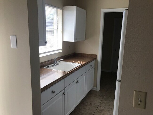 Building Photo - RENTAL APPLICATION ACCEPTED 1/5/24