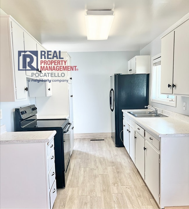 Building Photo - 3 bedroom 2 bath House