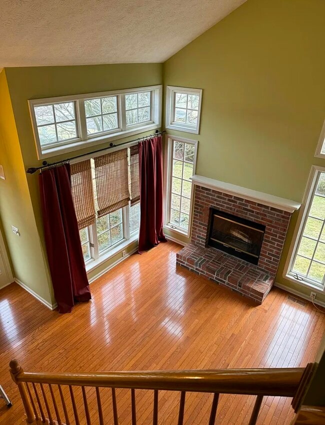 Building Photo - 48 E Pointe