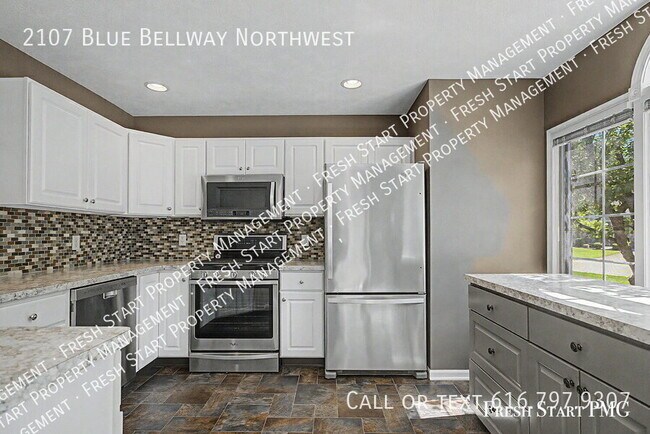 Building Photo - 2107 Blue Bell Way