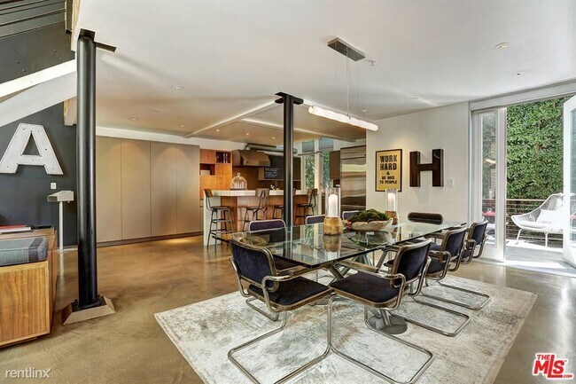 Foto del edificio - 1037 N Laurel Ave