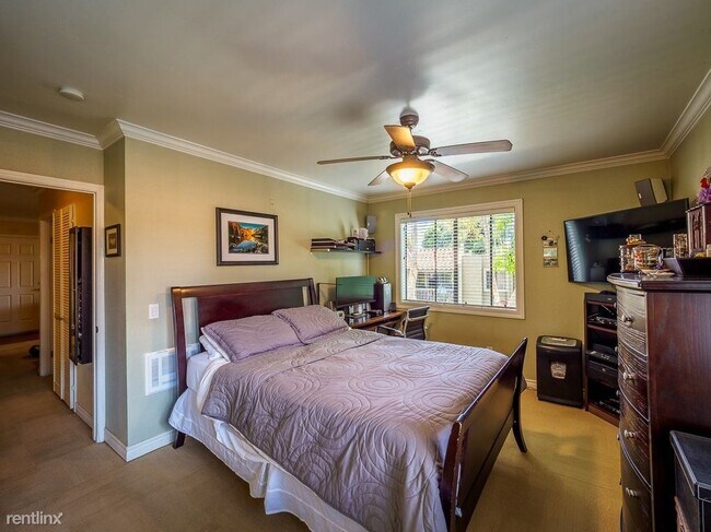 Building Photo - 2 br, 2 bath Apartment - 9939 Azuaga St