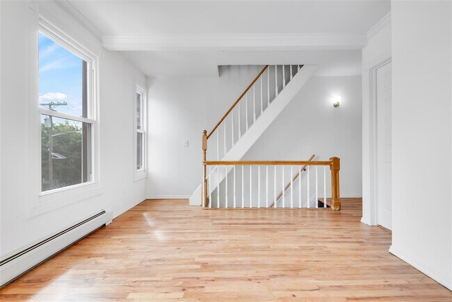 Building Photo - 65 Ferry St