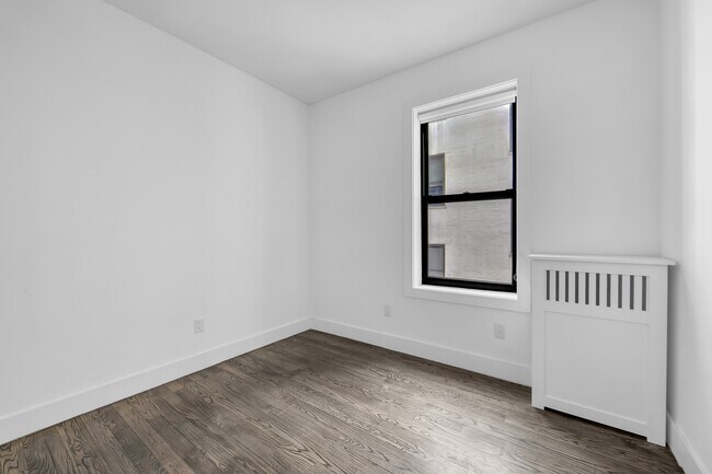 Foto del edificio - 35 Clarkson Ave