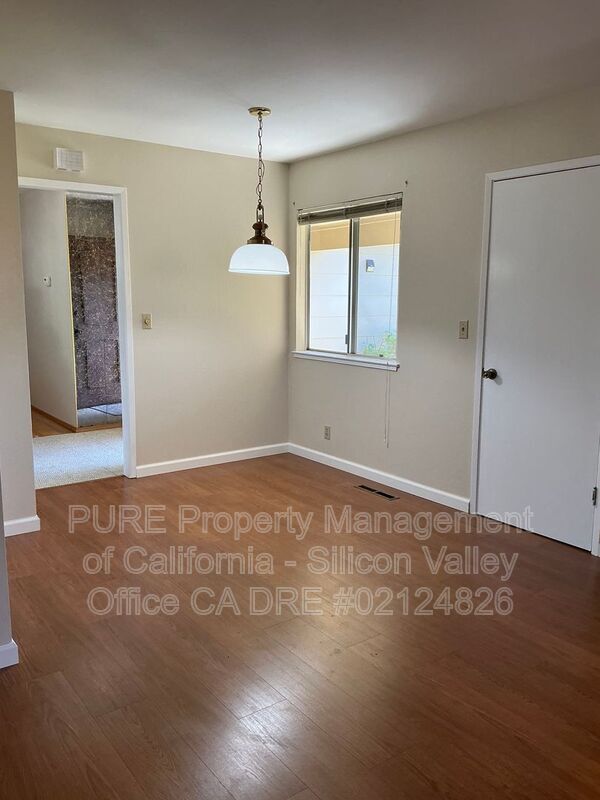 Foto del edificio - 5655 Glen Haven Ct