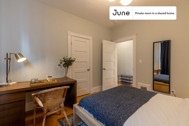 Foto del edificio - Private bedroom in 4 bed/2 bath Home