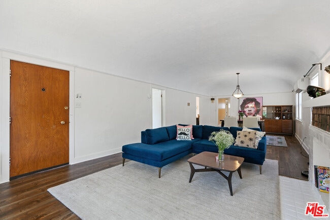 Building Photo - 2317 Vineyard Ave