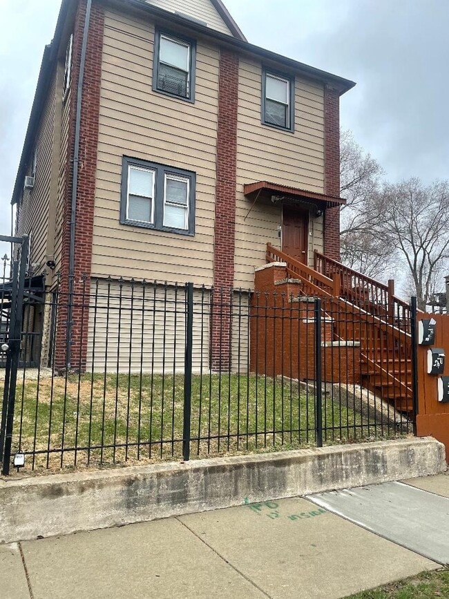 Building Photo - 5918 S Calumet Ave