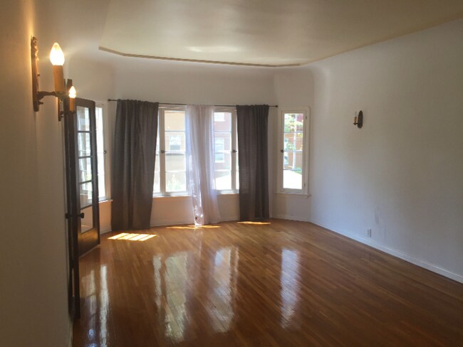 Foto del edificio - 325 Cochran Ave