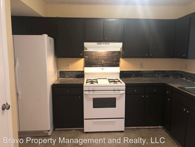 Building Photo - 2940-2946 Spruce Cir