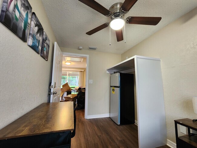 Foto del edificio - 3547 Cheswick Dr