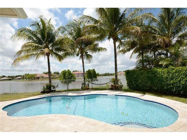Building Photo - 896 Marina Dr