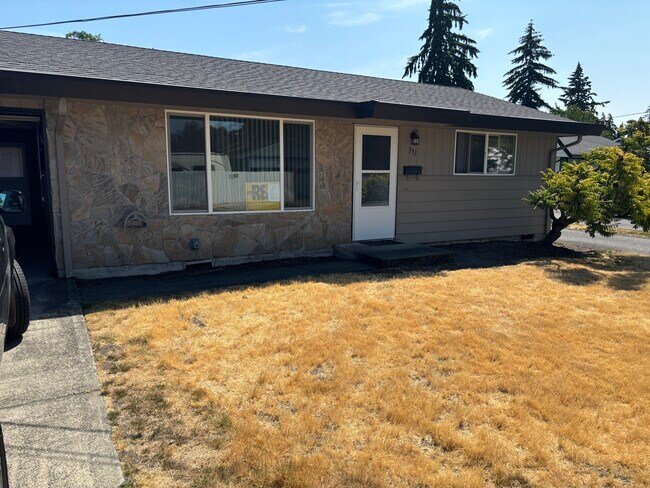 Building Photo - 331 13th Pl NW