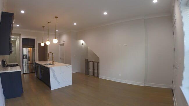 Building Photo - 1215 W Erie St