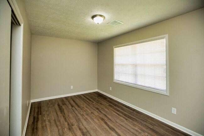 Foto del edificio - ** 4 Bed 2 Bath Located in Prattville ** C...