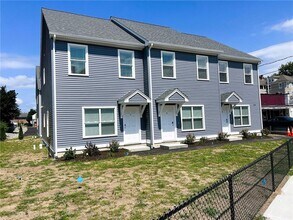Building Photo - 578 Elm St