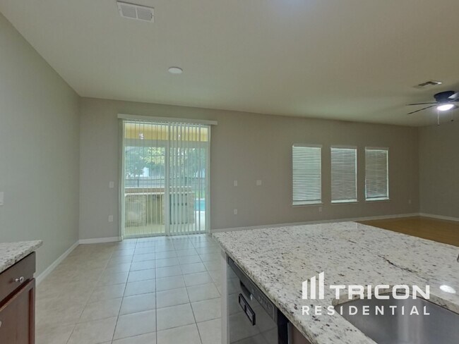 Foto del edificio - 5263 Villa Rosa Ave