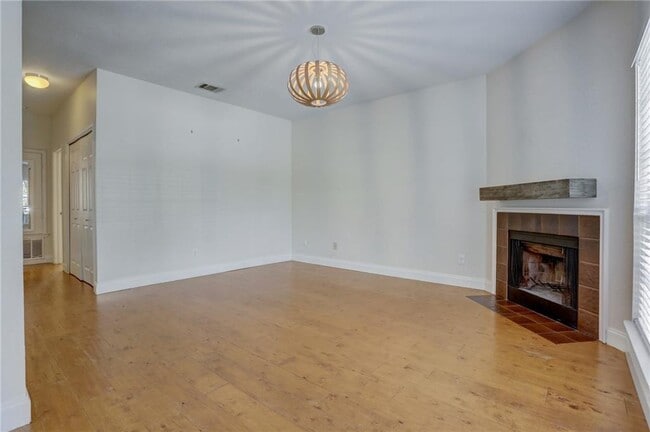 Building Photo - 1610 Waterston Ave