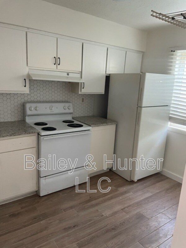 Foto del edificio - 6012 Regent Manor