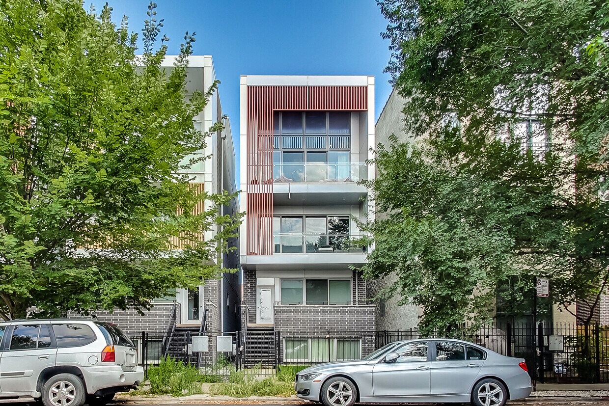925 N Hermitage Ave Unit 3, Chicago, IL 60622 Condo for Rent in
