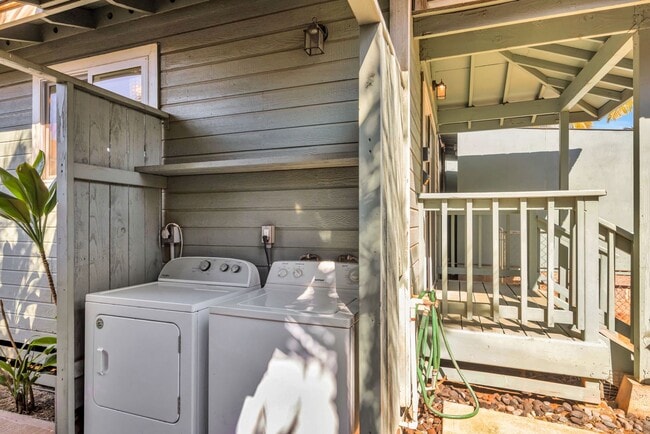 Building Photo - 305 Uala Pl