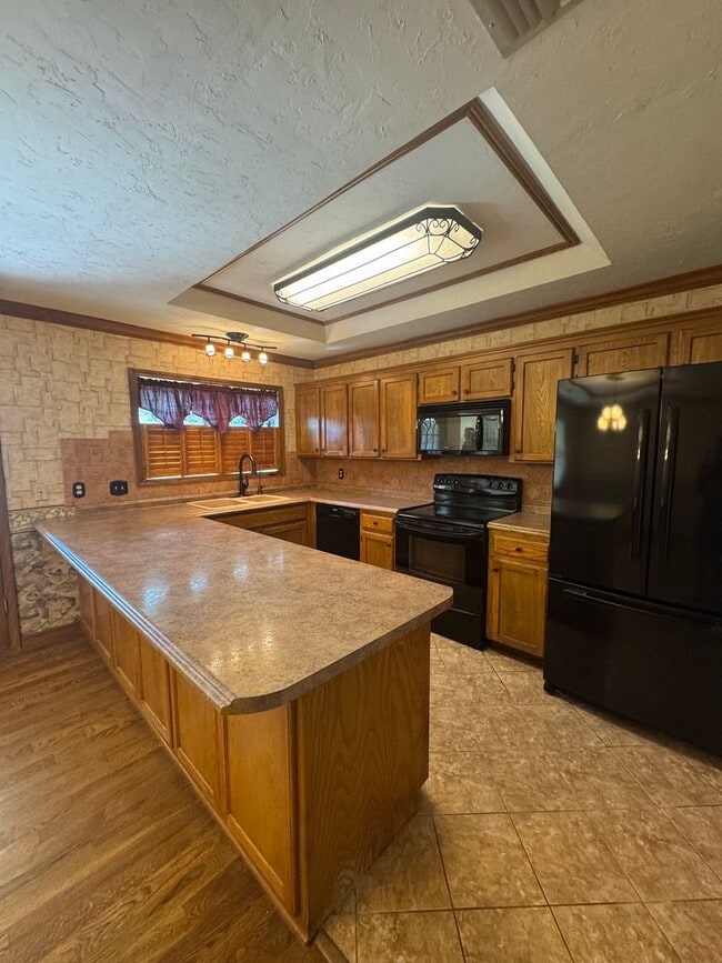 Building Photo - Adorable 4bedrooms 2bathrooms 2car garage CH/A