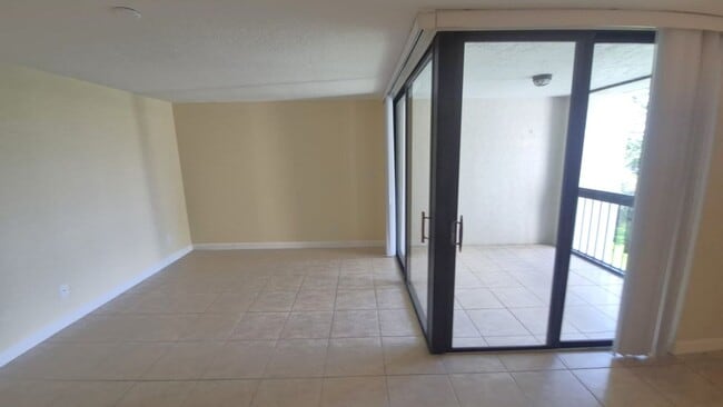 Building Photo - 820 Lavers Cir