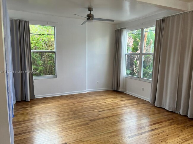 Foto del edificio - 4215 Sheridan Ave