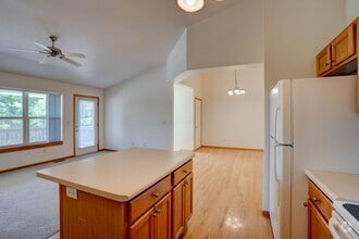 Building Photo - 23-25 Redtail Ct