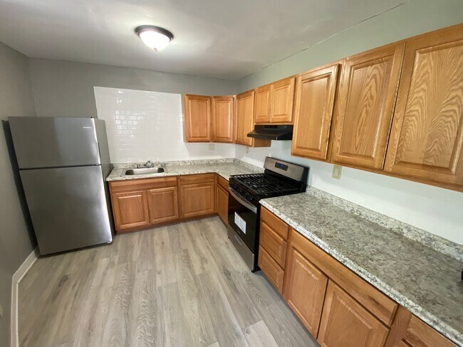 Foto del edificio - Updated 2br/1ba Townhome in Brooklyn Park